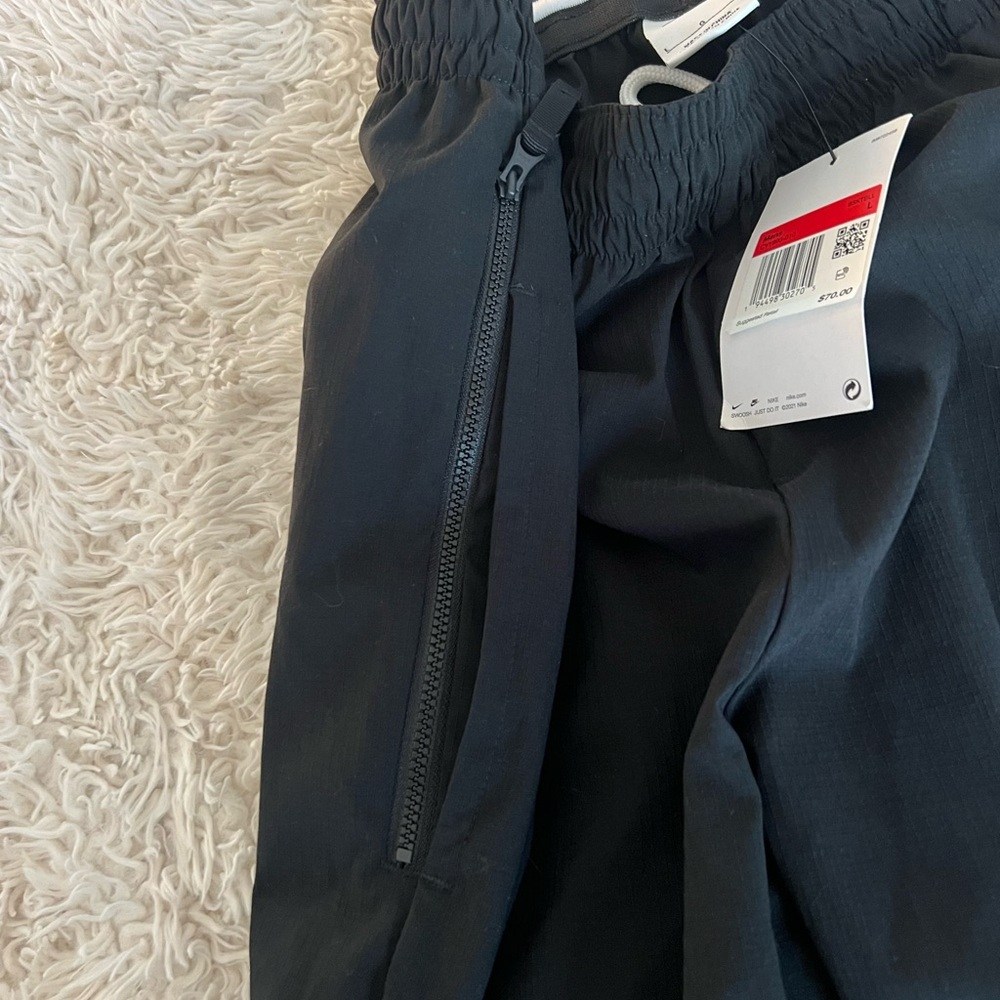 Men’s Standard Fit Nike Pants - Picture 4 of 8